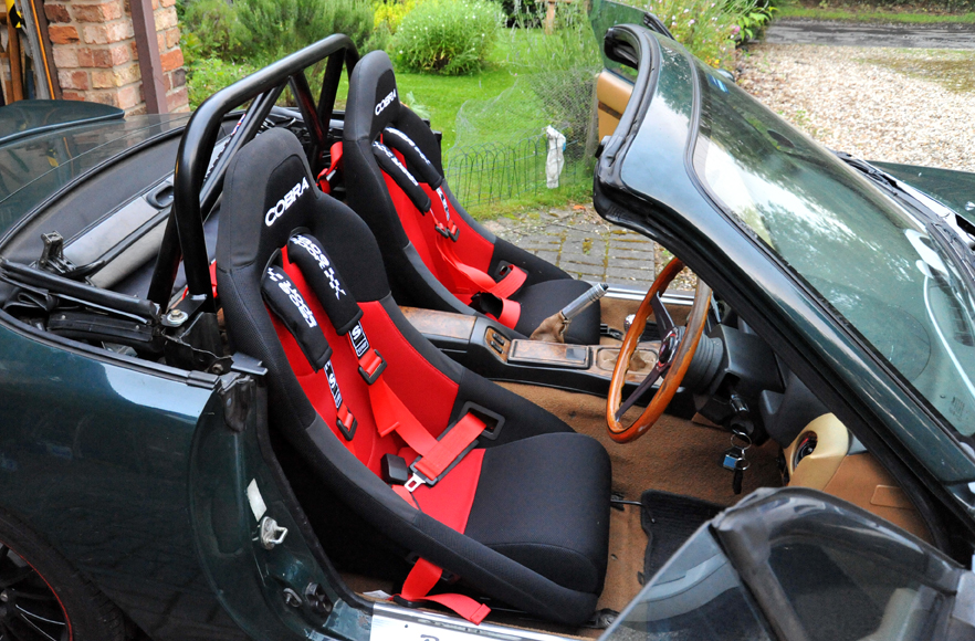 Cobra Clubman Seats into a Mazda MX-5 Mk1 with Cobra Adaption Bars