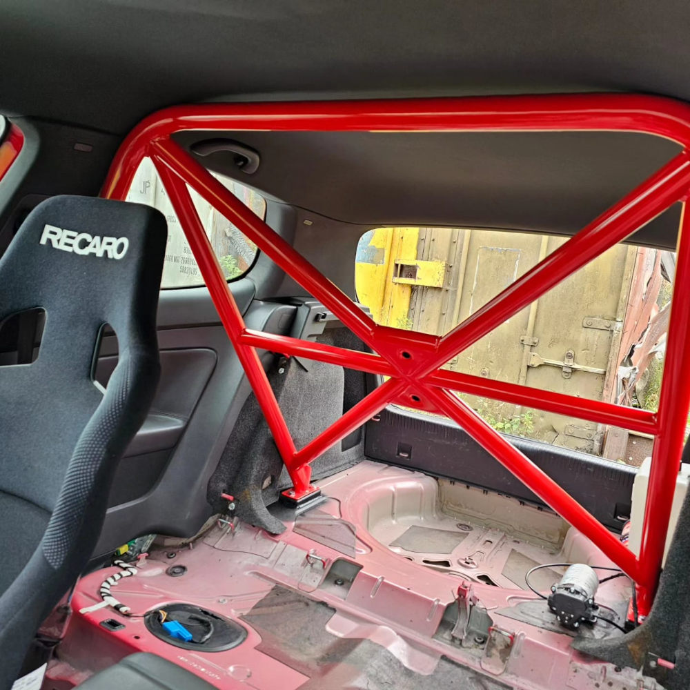 Jp VW Gold Mk5 Mk6 Half Cage fitted view