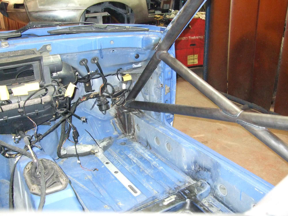 Porsche 968 Multipoint T45 Roll Cage Kit fitted view