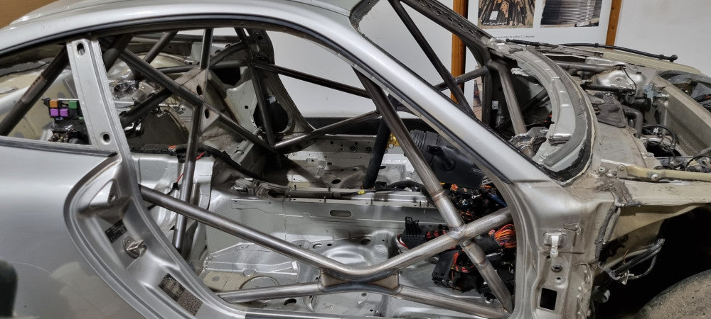 porsche-996-997-p997rgt-017-porsche-997-lightweight-international-multipoint-t45-roll-cage-kit-fia-certificated-image-04-gsm-