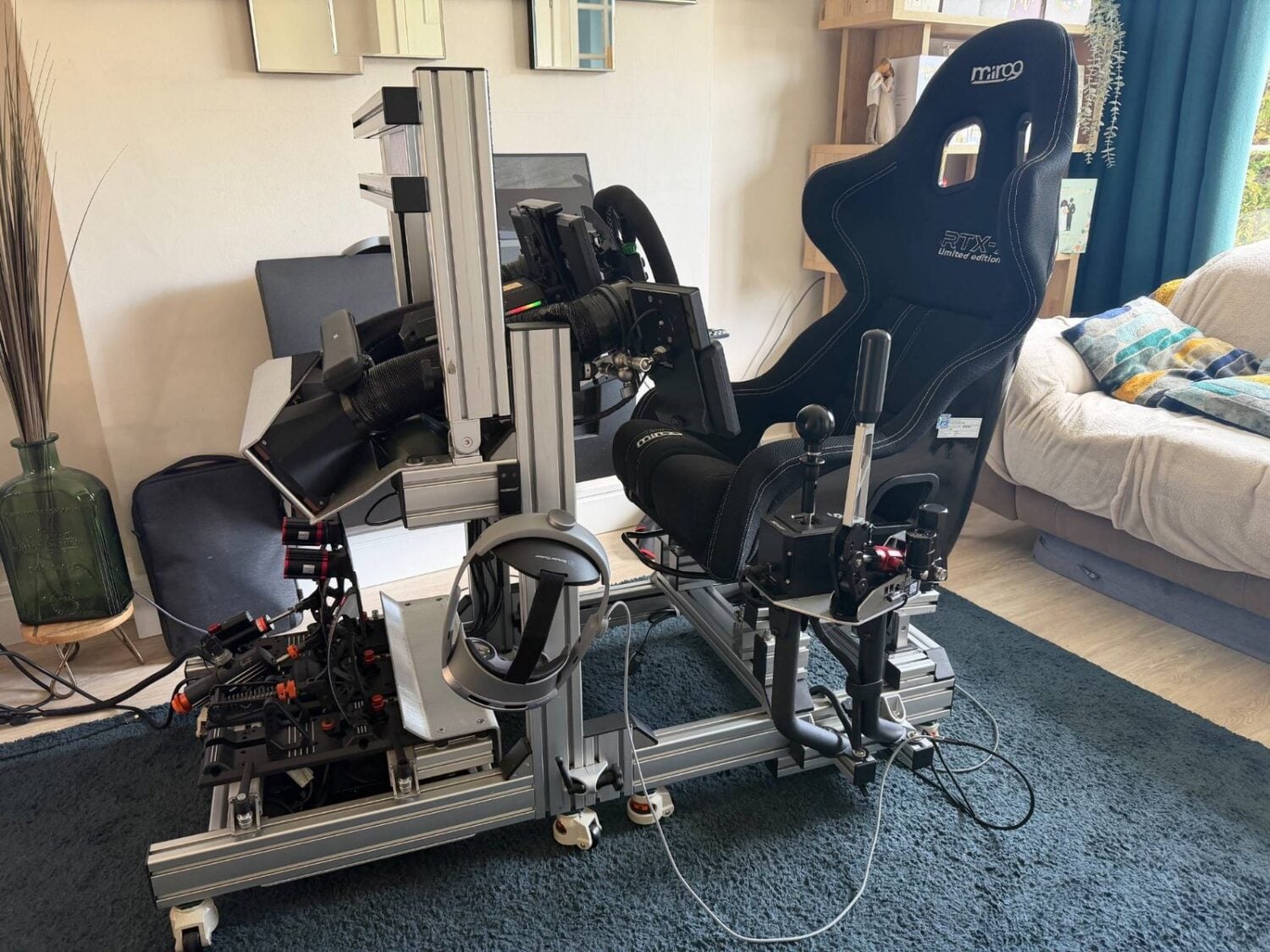 Mirco RTX-7 FIA bucket seat fitted to a customer built aluminium profile sim racing rig with a direct drive wheelbase and motion actuators