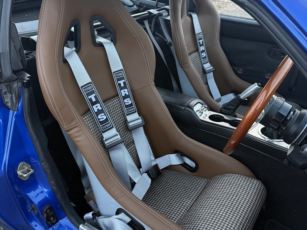 Customer Mazda MX-5 with houndstooth Mirco bucket seats and silver TRS clip-in four point harnesses fitted without a roll cage
