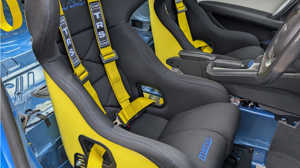 Mirco RTX-7 bucket seats with yellow shells, blue stitching and yellow TRS harnesses in a customer's blue Audi TT