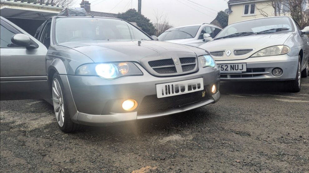 The front of the MG ZS at dusk with its headlights and fog lights lit after the body control unit loom was repaired